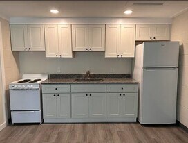 2024 Riverdale St, Unit 6 in West Springfield, MA - Building Photo