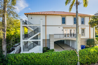 705 10th St S in Naples, FL - Foto de edificio - Building Photo