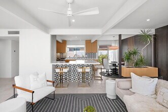 1740 N Vía Miraleste in Palm Springs, CA - Building Photo - Building Photo