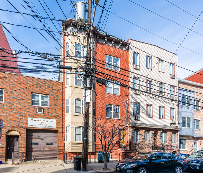 318 Monroe St in Hoboken, NJ - Foto de edificio