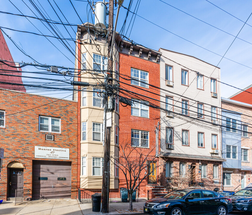 318 Monroe St in Hoboken, NJ - Building Photo