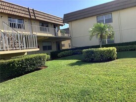 189 Saxony Trail in Delray Beach, FL - Building Photo