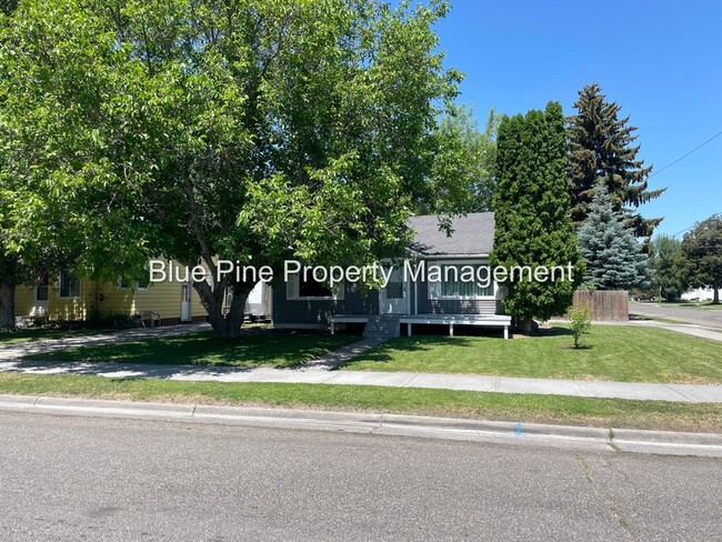 property at 395 E 24th St
