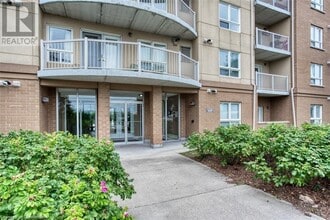 4450 Fairview St in Burlington, ON - Building Photo - Building Photo