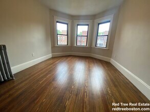 1855 Beacon St, Unit 2 in Brookline, MA - Building Photo - Building Photo