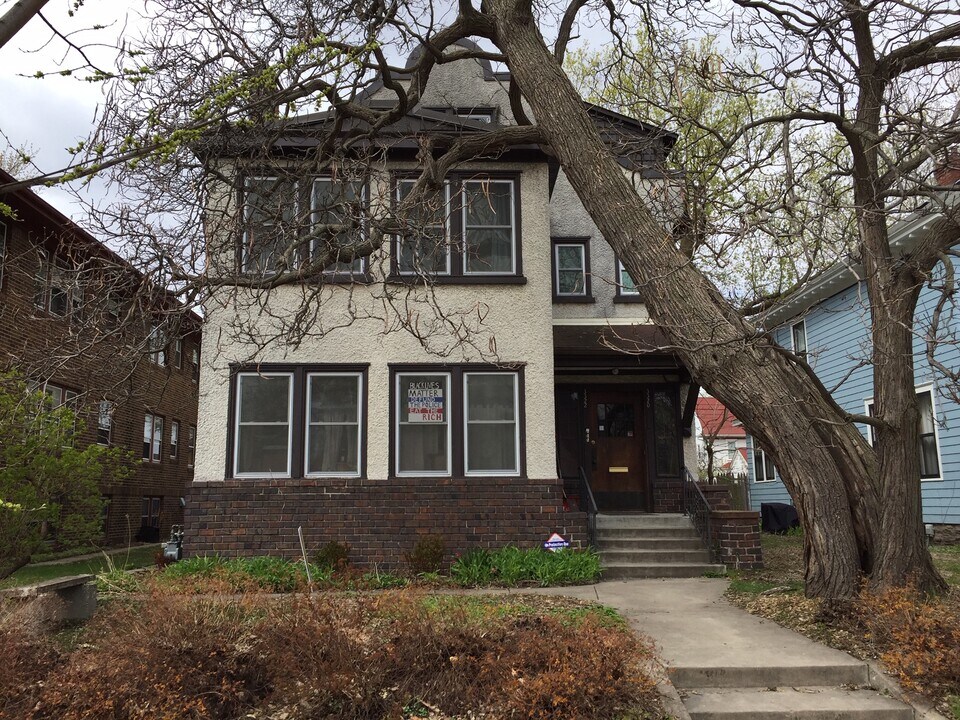 3320 Lyndale Ave S, Unit 2 in Minneapolis, MN - Foto de edificio