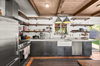 1542 Fieldcrest Ln in Holladay, UT - Building Photo - Building Photo