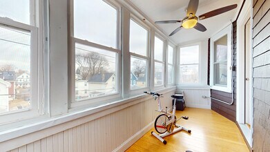 30 Clay St, Unit 3 in Cambridge, MA - Foto de edificio - Building Photo