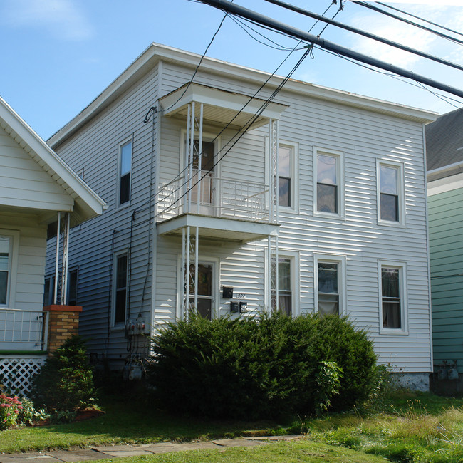 407 Gilbert St in Utica, NY - Building Photo - Building Photo