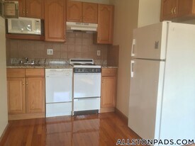 1110 Commonwealth Ave in Boston, MA - Building Photo