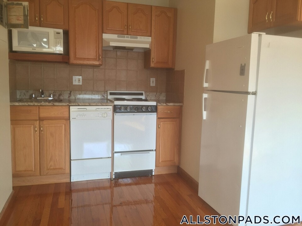 1110 Commonwealth Ave in Boston, MA - Building Photo