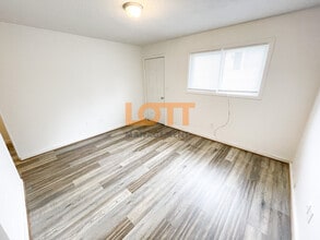 10 Montis Dr, Unit #13 in Greenville, SC - Foto de edificio - Building Photo