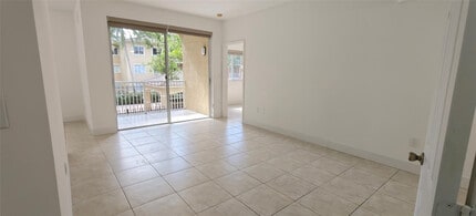 7085 Nova Dr in Davie, FL - Foto de edificio - Building Photo