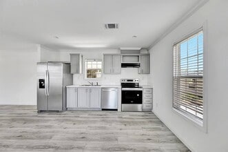 2410 Skyview St in Sebring, FL - Building Photo - Building Photo