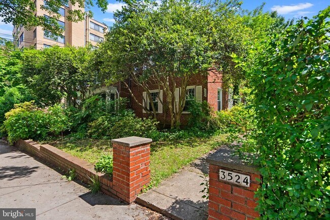 property at 3524 Davenport St NW
