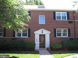 4370 N Pershing Dr in Arlington, VA - Building Photo