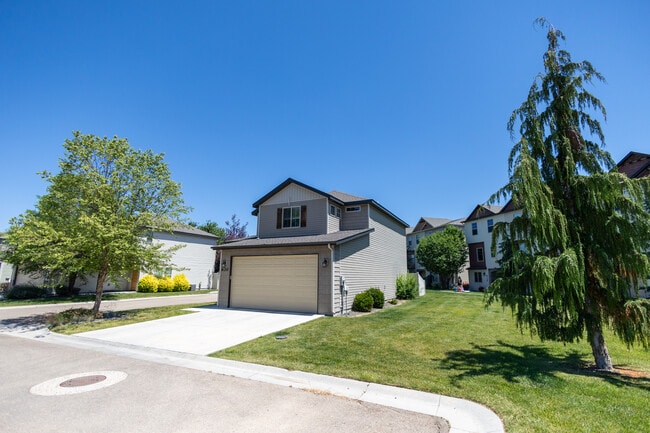 630 S Grey Pine Ln in Boise, ID - Building Photo - Building Photo