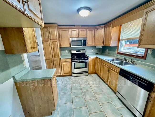 24169 Newsomes Cir in Carrollton, VA - Foto de edificio - Building Photo