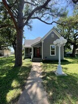 704 S Anglin St, Unit 2 Bedroom 1 Bath in Cleburne, TX - Building Photo