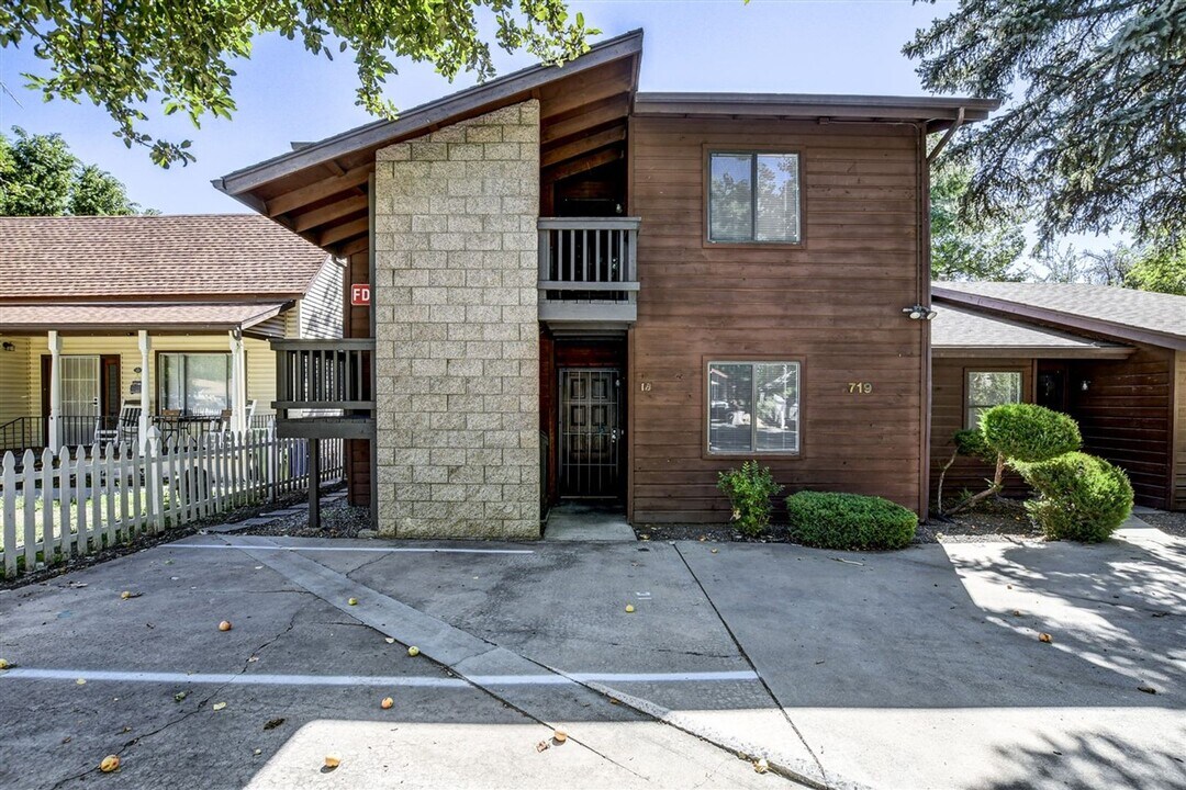 719 Division St in Prescott, AZ - Building Photo