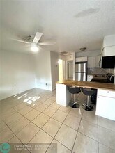 810 SE 18th St-Unit -9 in Fort Lauderdale, FL - Building Photo - Building Photo