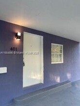 401 NW 51st St in Miami, FL - Foto de edificio - Building Photo