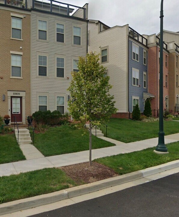 22832 Cabin Branch Ave in Clarksburg, MD - Building Photo