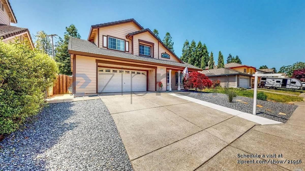 9404 Lazy Creek Dr in Windsor, CA - Building Photo