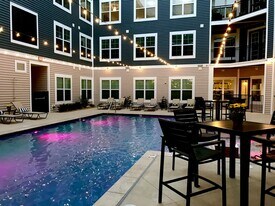 546 Newtown Rd in Virginia Beach, VA - Building Photo