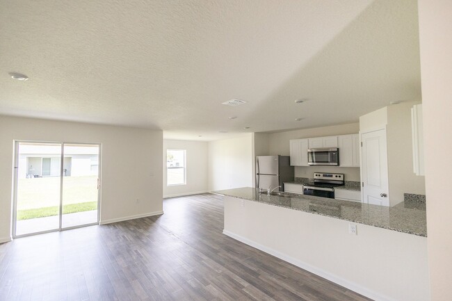677 Hillview Lp in Haines City, FL - Building Photo - Building Photo
