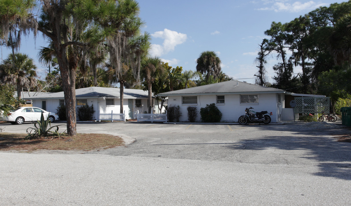 901-905 S Broadway in Englewood, FL - Building Photo