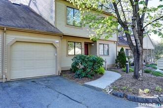 4 Stonington Ct in Avon, CT - Building Photo - Building Photo