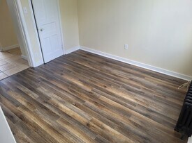 123 Portland St in Dartmouth, NS - Building Photo