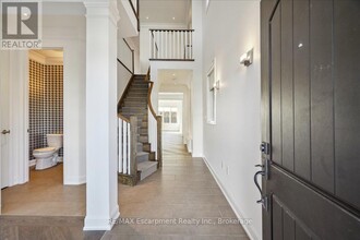 2462 Charlie Common in Oakville, ON - Building Photo - Building Photo