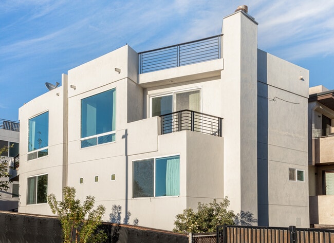 property at 318 26th St