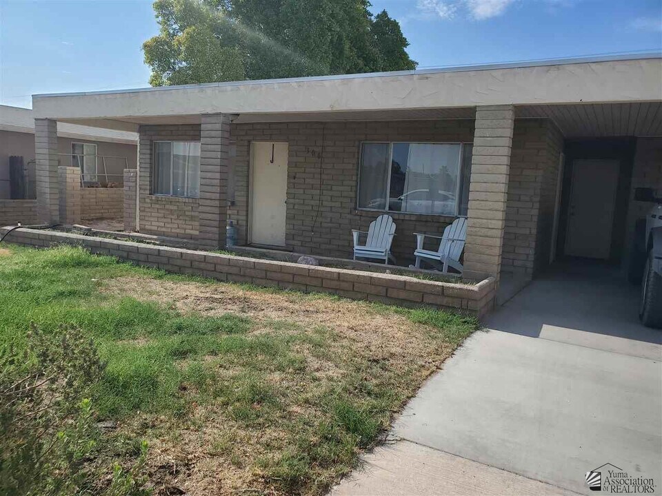 300 E 26th Pl in Yuma, AZ - Building Photo