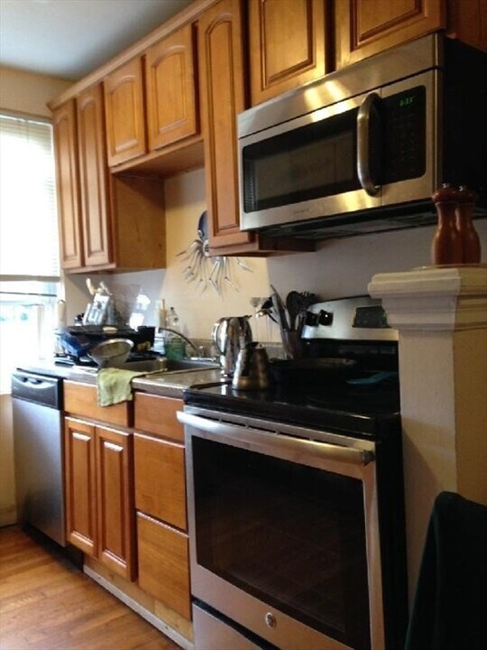 402 Highland Ave in Somerville, MA - Building Photo