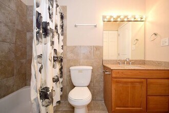 190 Elizabeth Ct in Bartlett, IL - Building Photo - Building Photo