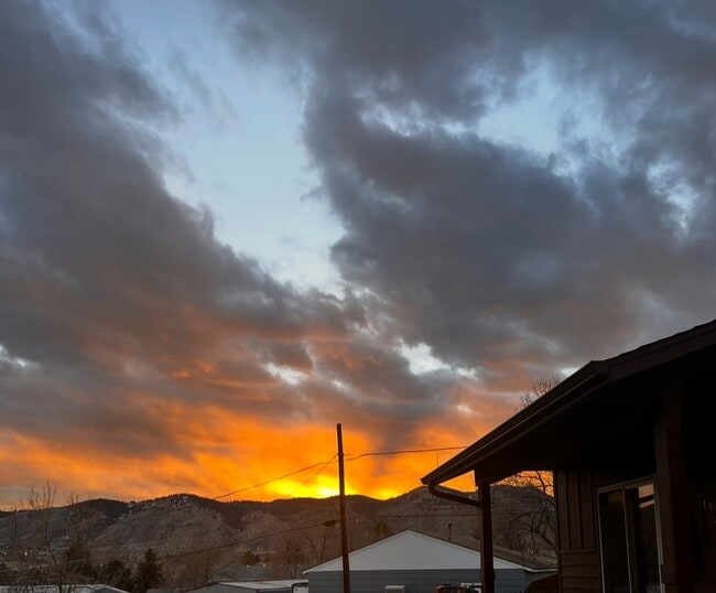 1547 Secrest Ct in Golden, CO - Foto de edificio - Building Photo