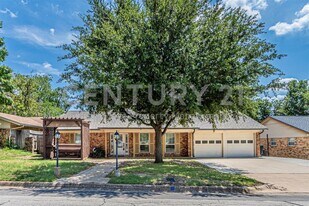 952 Charleston Dr in Bedford, TX - Building Photo