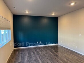 6500 Hornet Cir NE in Bremerton, WA - Building Photo - Building Photo