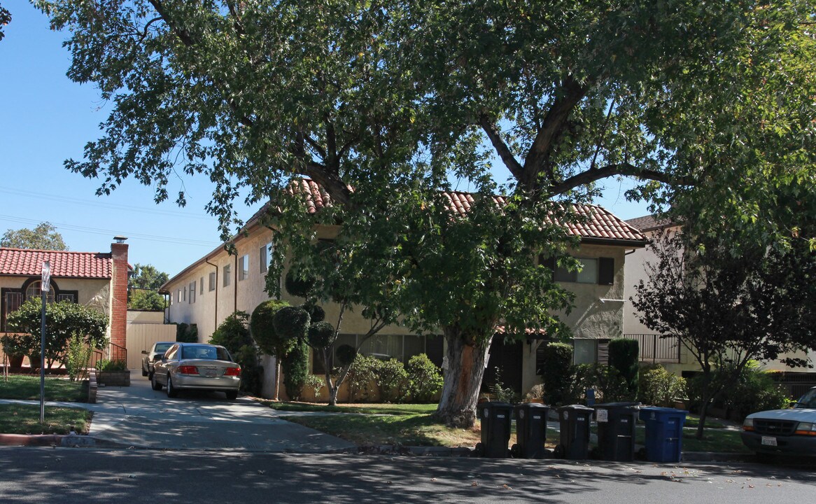 620 E Magnolia Blvd in Burbank, CA - Building Photo