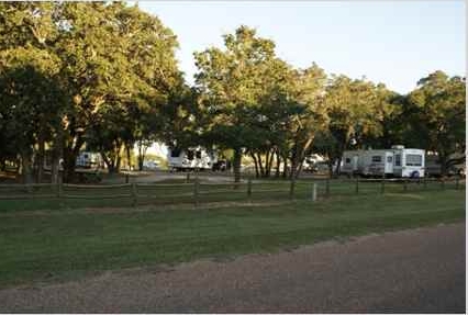 2965 Highway 90 in Weimar, TX - Building Photo