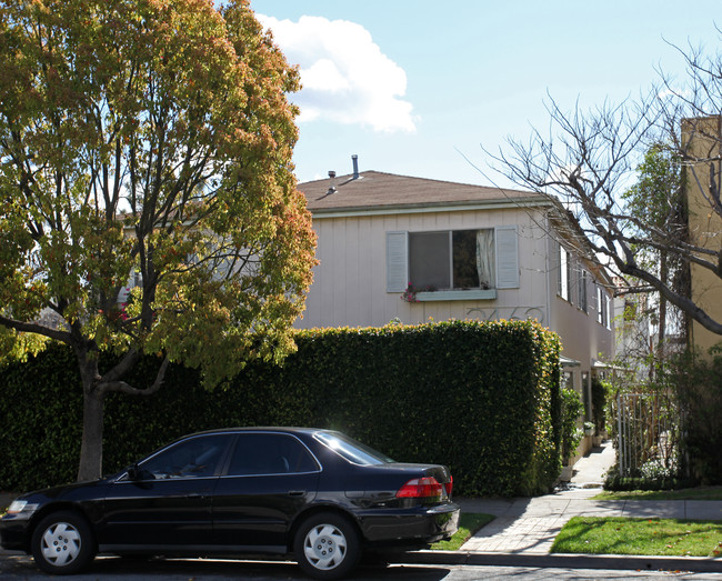 2462 Arizona Ave in Santa Monica, CA - Building Photo - Building Photo