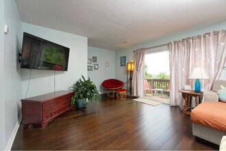 123 Oakwood Rd in Charleston, WV - Foto de edificio - Building Photo