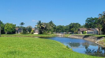 9520 W Daffodil Ln in Miramar, FL - Building Photo