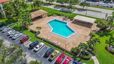 101 SW 132nd Way in Pembroke Pines, FL - Building Photo - Building Photo