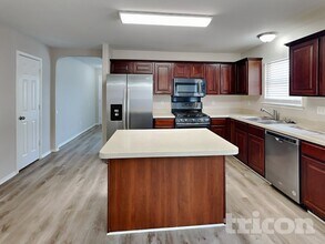 231 Cardinal Way in San Antonio, TX - Building Photo - Building Photo