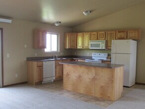 1342 E Oakland St in Rapid City, SD - Building Photo - Building Photo
