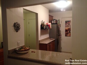 804 Centre St, Unit 101 in Boston, MA - Building Photo - Building Photo